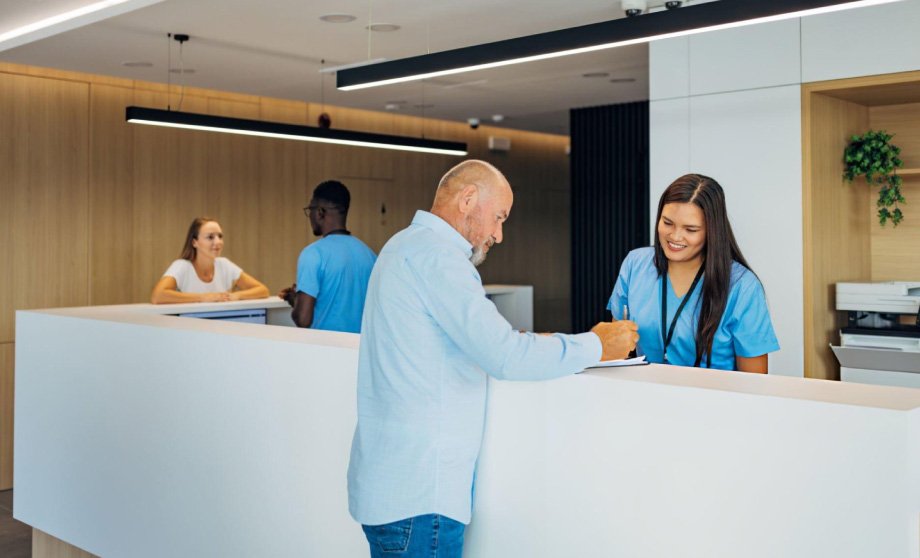 Projeto de recepção e consultório planejado focado na experiência do paciente - Unique Projetados