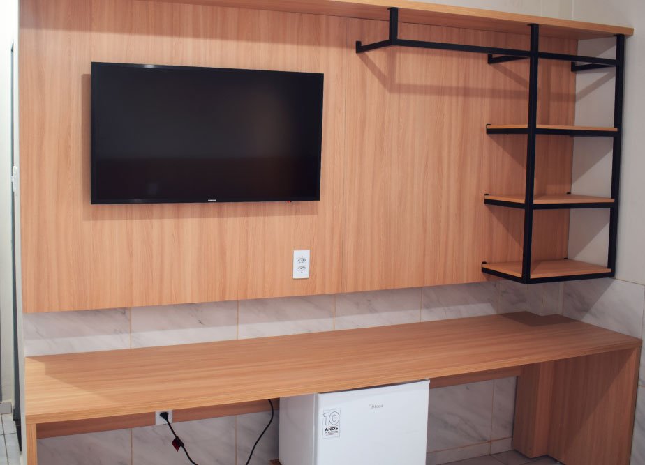 Mobiliário planejado para hotel em São Luís com estrutura metálica e bancada - Unique Projetados