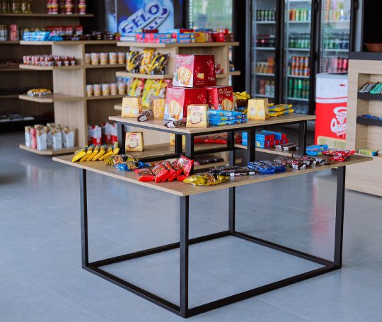 Expositores e balcões planejados para loja em São Luís - Unique Projetados